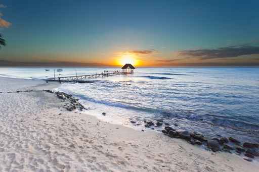 coucher de soleil sur plage mauricienne